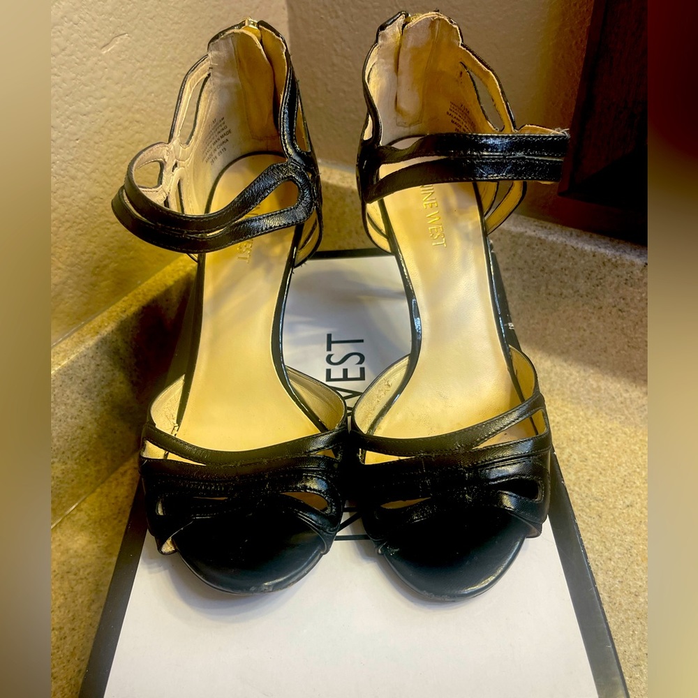 NINE WEST - BLACK STRAPPY HEEL SANDAL (Gently Used)